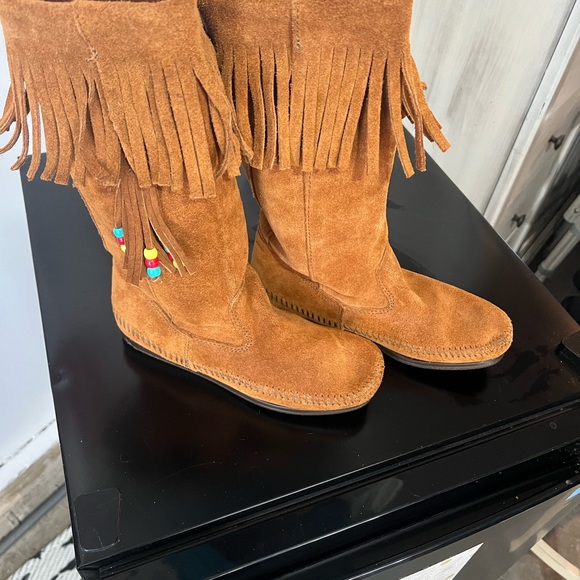 Minnetonka NWOT ❤️ Size 6.. Absolutely Stunning Moccasins😍 - Picture 4 of 4